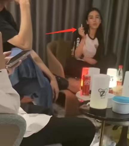 爆料杨颖夜店视频大全最新,揭秘明星夜生活一面